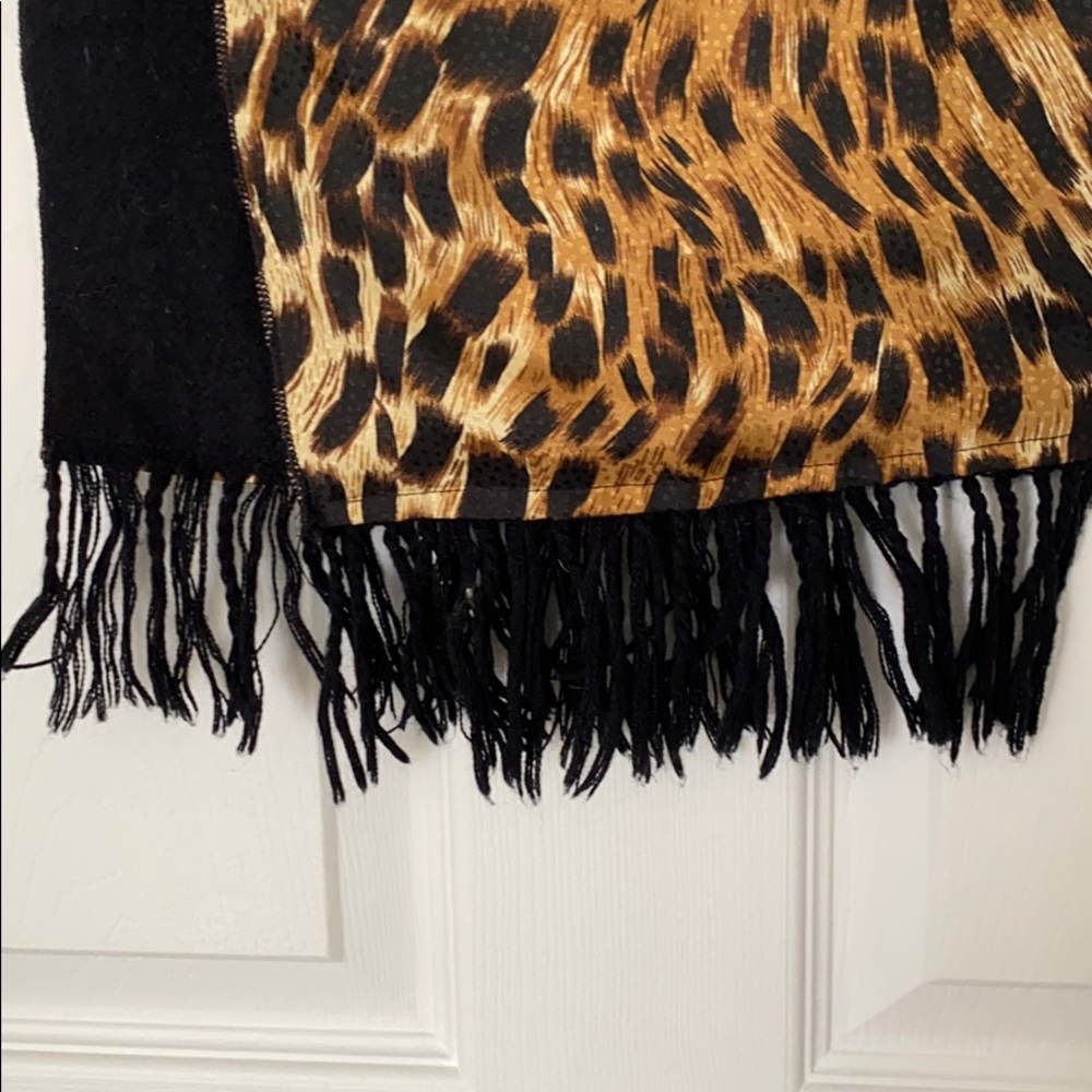 Leopard Scarf - Picture 2 of 3